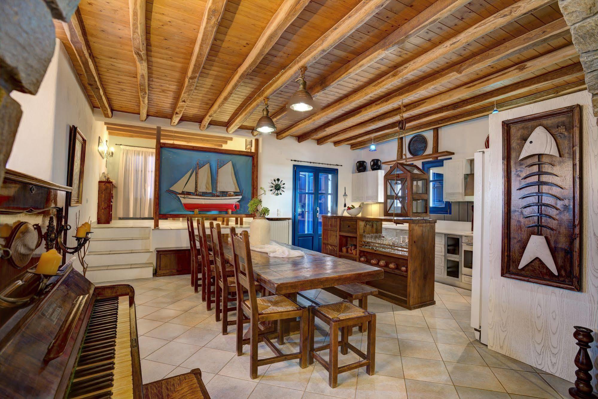 Martineli Residence - A Beachfront Estate Drios Extérieur photo
