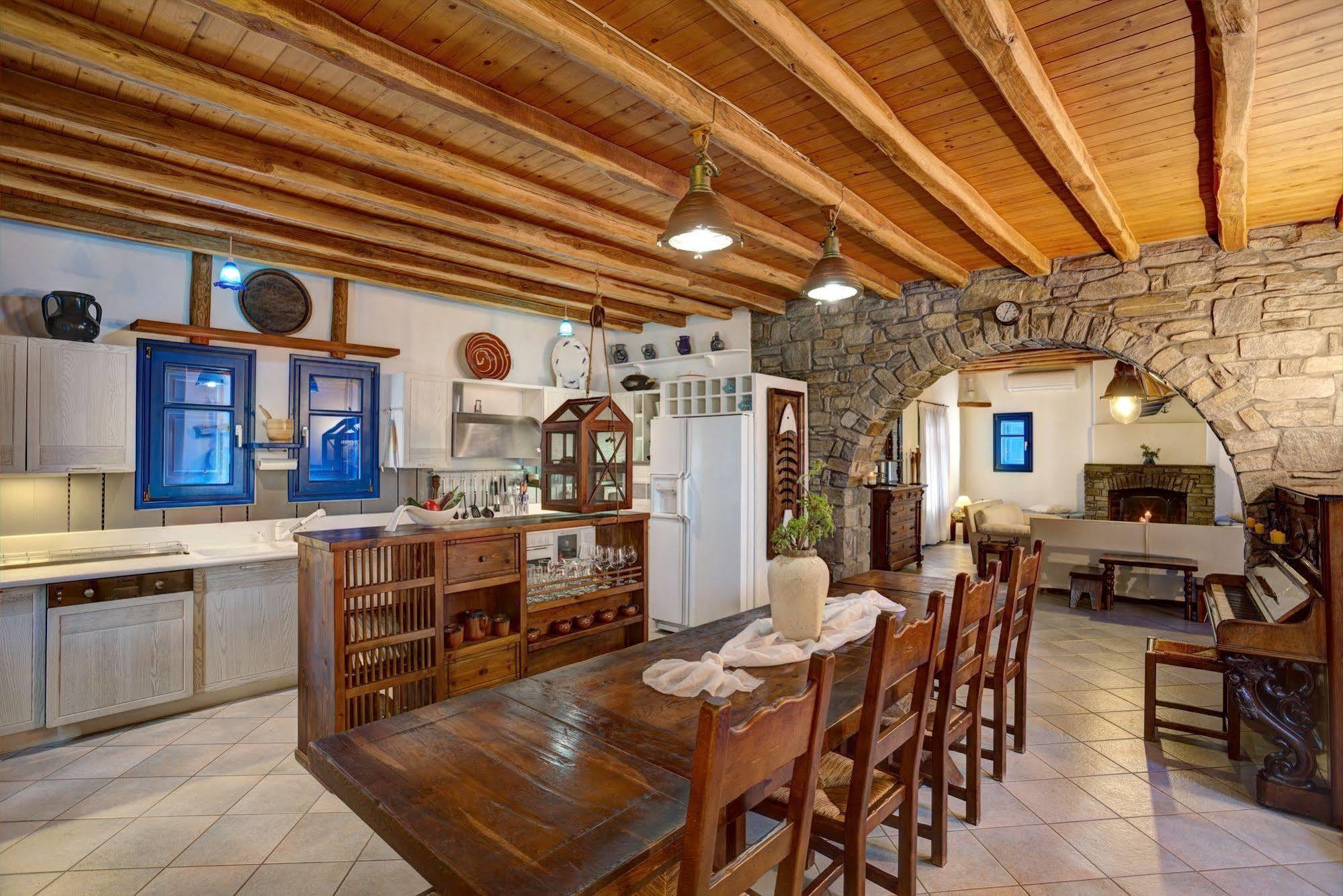 Martineli Residence - A Beachfront Estate Drios Extérieur photo
